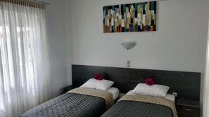 Comfort-Villa, 2 Schlafzimmer, Poolseite | 2 Schlafzimmer, individuell dekoriert, individuell eingerichtet