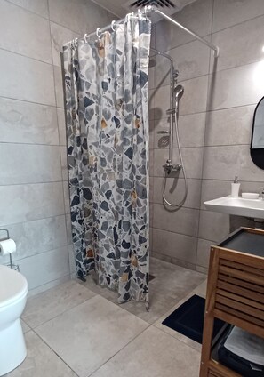 Twin Room | Bathroom | Shower, towels - Alicalapa-Tenon Clement (Le Tampon)