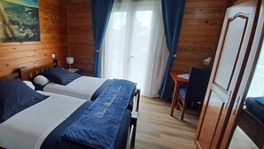 Twin Room | Desk, WiFi (free), individually decorated, individually furnished - Alicalapa-Tenon Clement (Le Tampon)