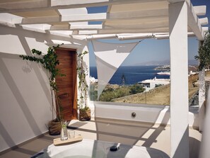 Caprice Suite Sea View Outdoor Jacuzzi | Terrace/patio