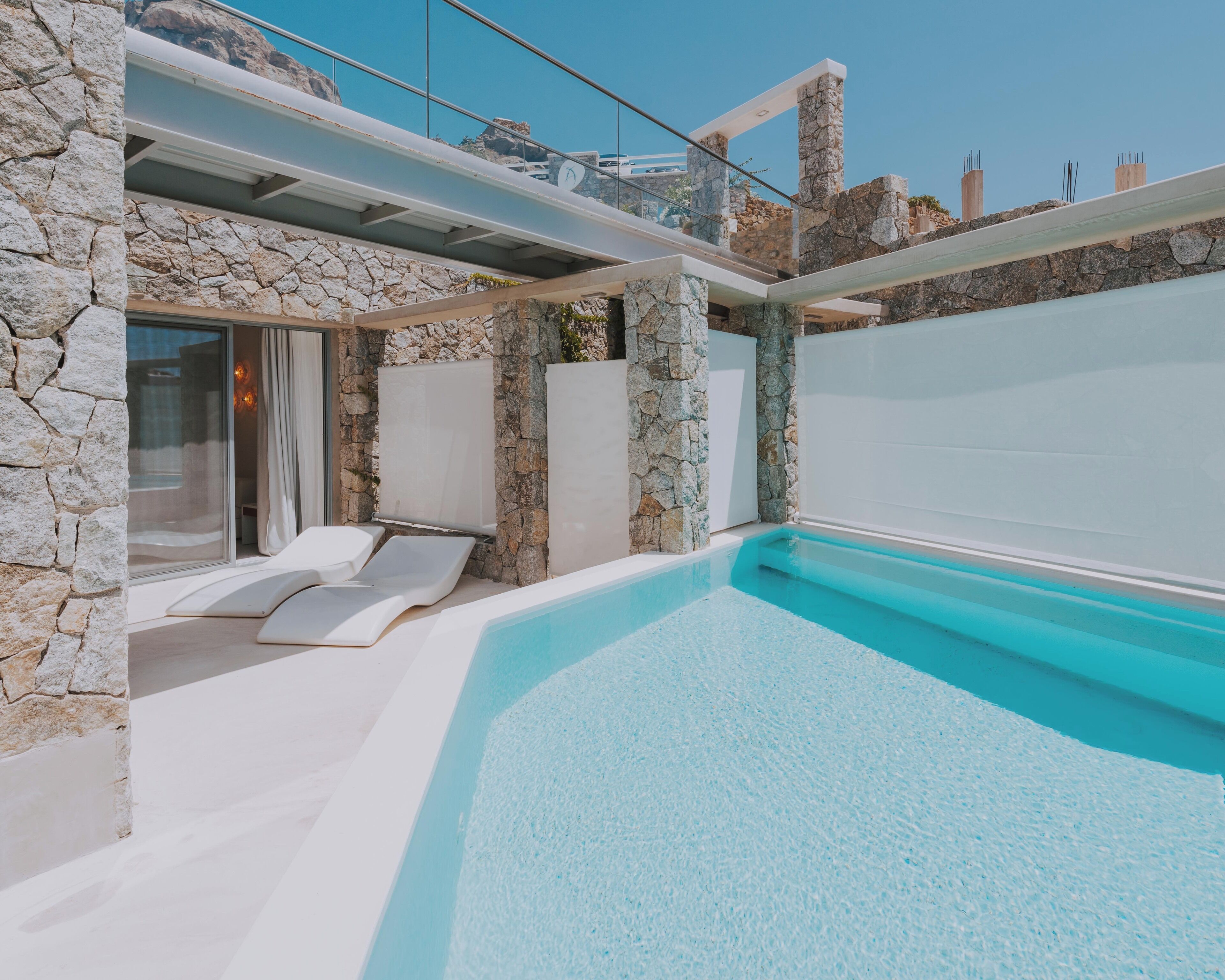 Confy 1 Bedroom Apartment with plunge pool Land View | Individually decorated, iron/ironing board, free WiFi, bed sheets