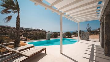 Deluxe 1 bedroom apartment , private pool side sea view | Terraço/pátio