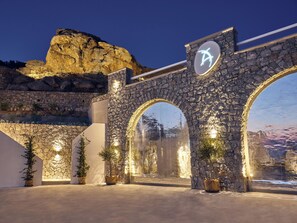 Front of property - ΑRCS Suites & Residences (Mykonos)