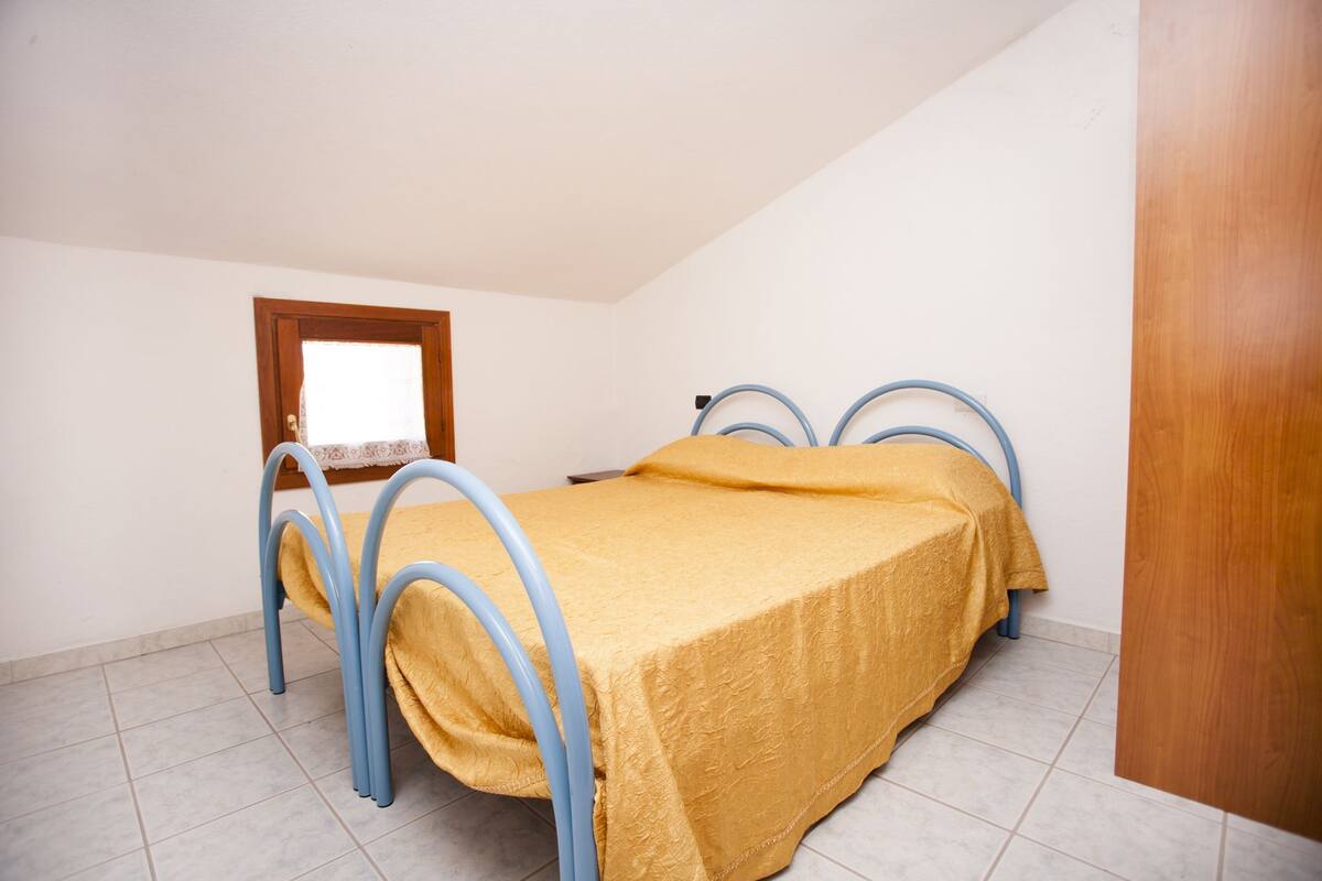 Standard-Apartment, 2 Schlafzimmer (4 people) | Babybetten, Zustellbetten, kostenloses WLAN, Bettwäsche