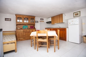 Apartment, 1 Bedroom | Private kitchenette | Fridge, stovetop, cookware/dishes/utensils