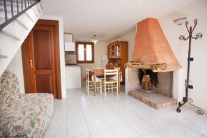 Apartment, 2 Bedrooms (4 people) | Living area - Residence Lu Licciu (San Teodoro)