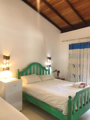 3 dormitoris, minibar i escriptori 