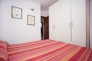 Apartment, 2 Bedrooms | 2 bedrooms, cots/infant beds, rollaway beds, free WiFi