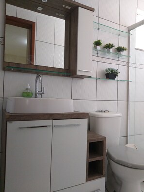 Shower, rainfall showerhead, towels