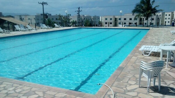 Outdoor pool, open 8:00 AM to 5:00 PM, pool loungers