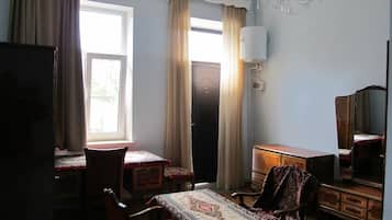 Kamar Double Standar, Beberapa Tempat Tidur, Bebas Asap Rokok | Brankas, meja kerja, kedap suara, dan tempat tidur bayi (biaya tambahan)