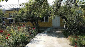 Front of property - Artush & Raisa B&B (Gyumri)