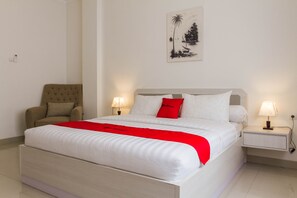 Kamar Deluks | Meja kerja, Wi-Fi gratis, dan seprai linen