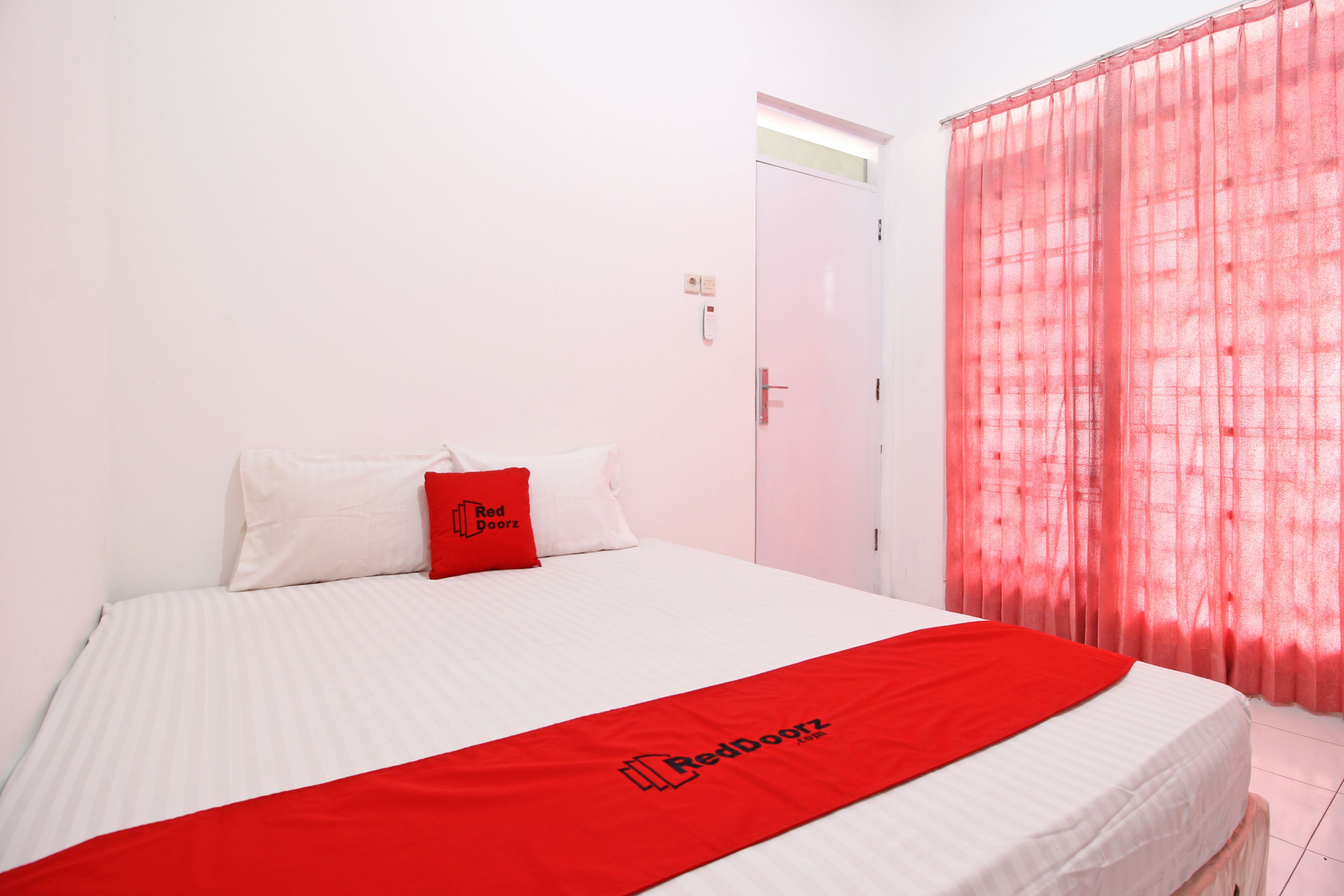 Double Room | Desk, free WiFi, bed sheets