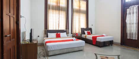 Chambre Familiale | Bureau, Wi-Fi gratuit, draps fournis