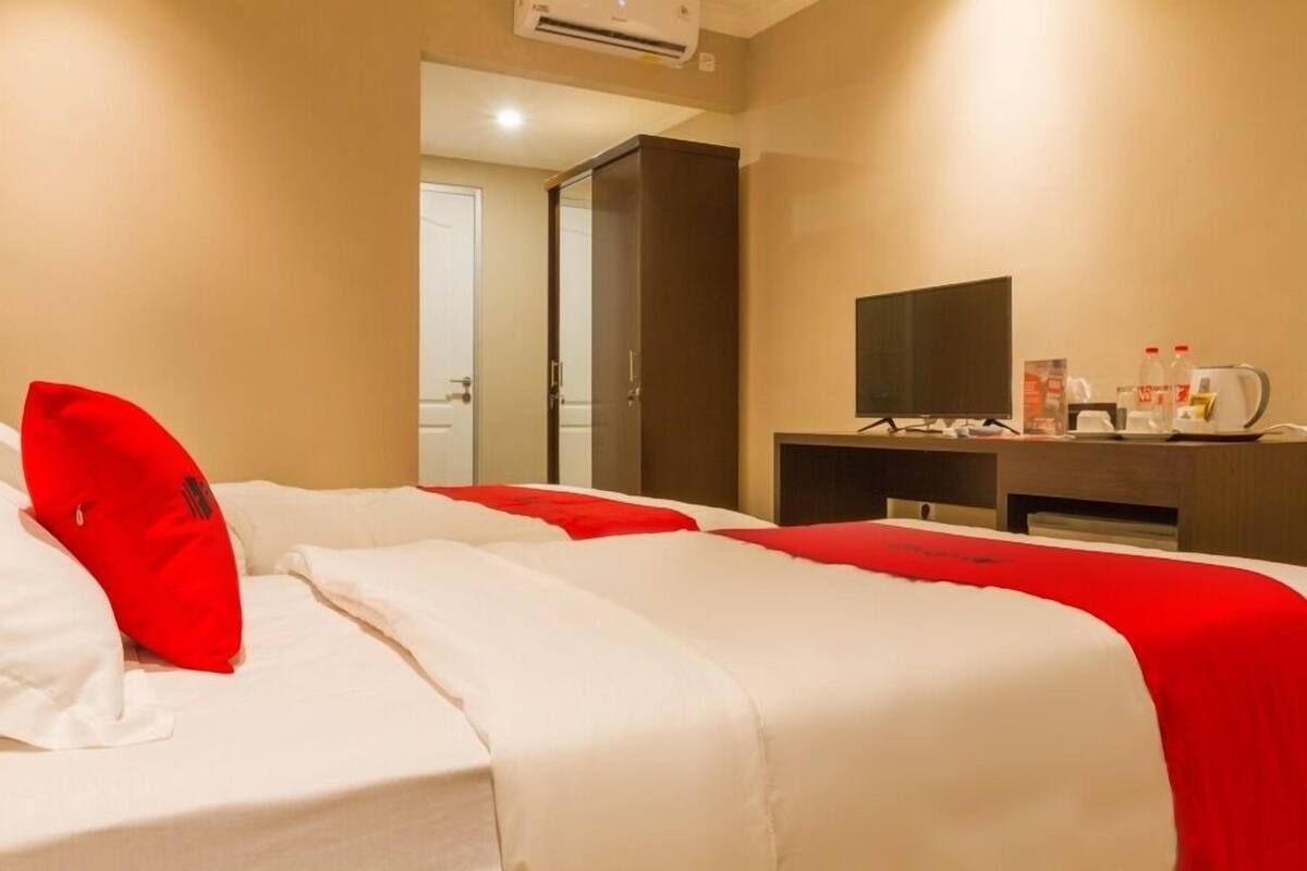 Desk, WiFi (free), bed sheets