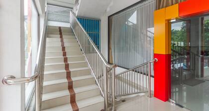 RedDoorz near RSU Suaka Insan