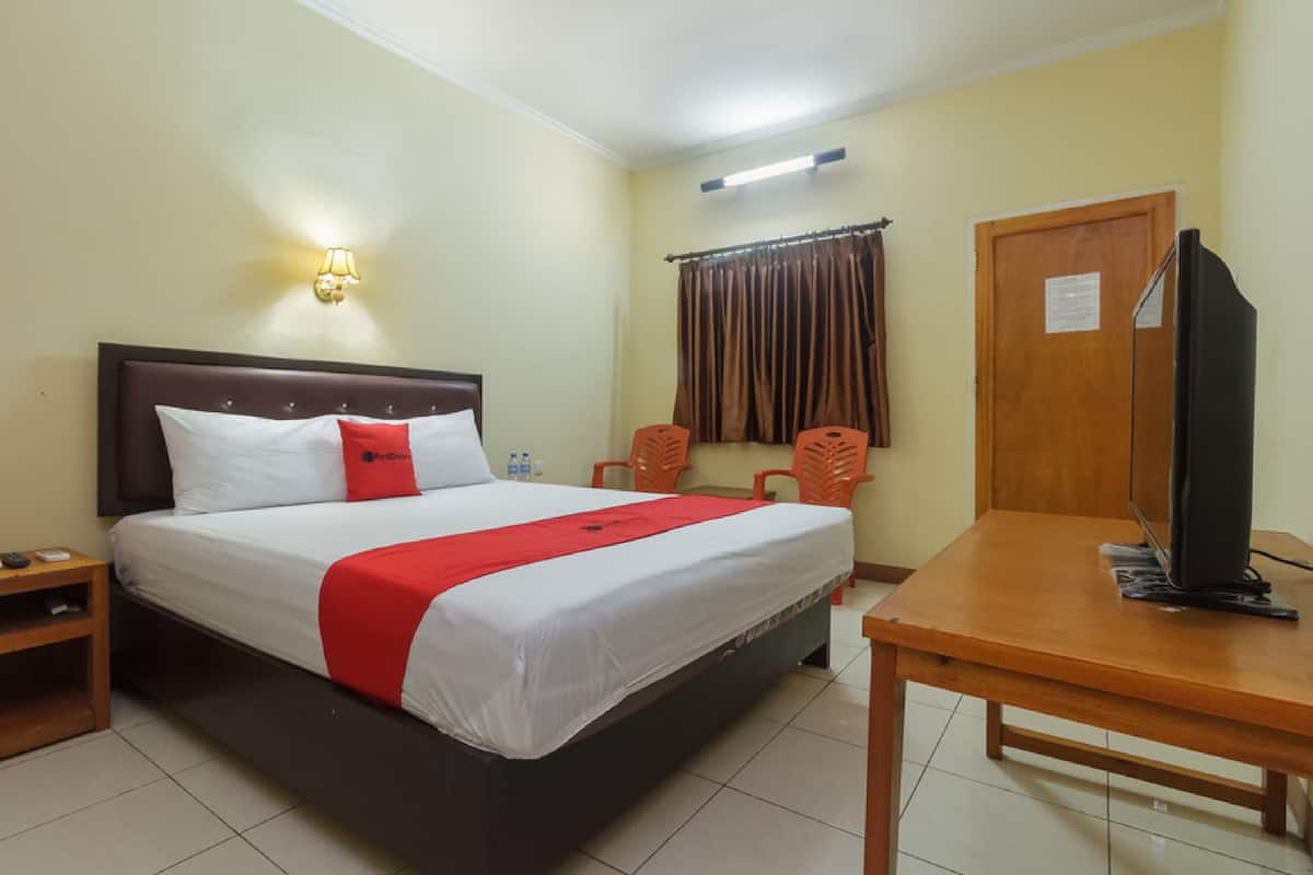 Double Room | Desk, free WiFi, bed sheets