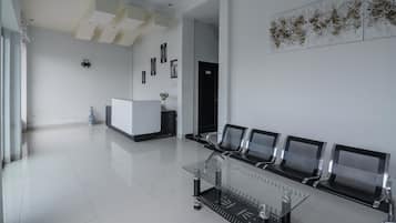 Coin salon dans le hall