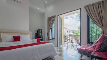 Kamar Premium | Meja kerja, Wi-Fi gratis, dan seprai linen