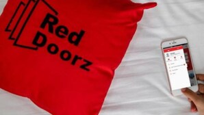 A red pillow with the text "Red Doorz" on a white background. - RedDoorz near Sultan Thaha Airport Jambi (Jambi)