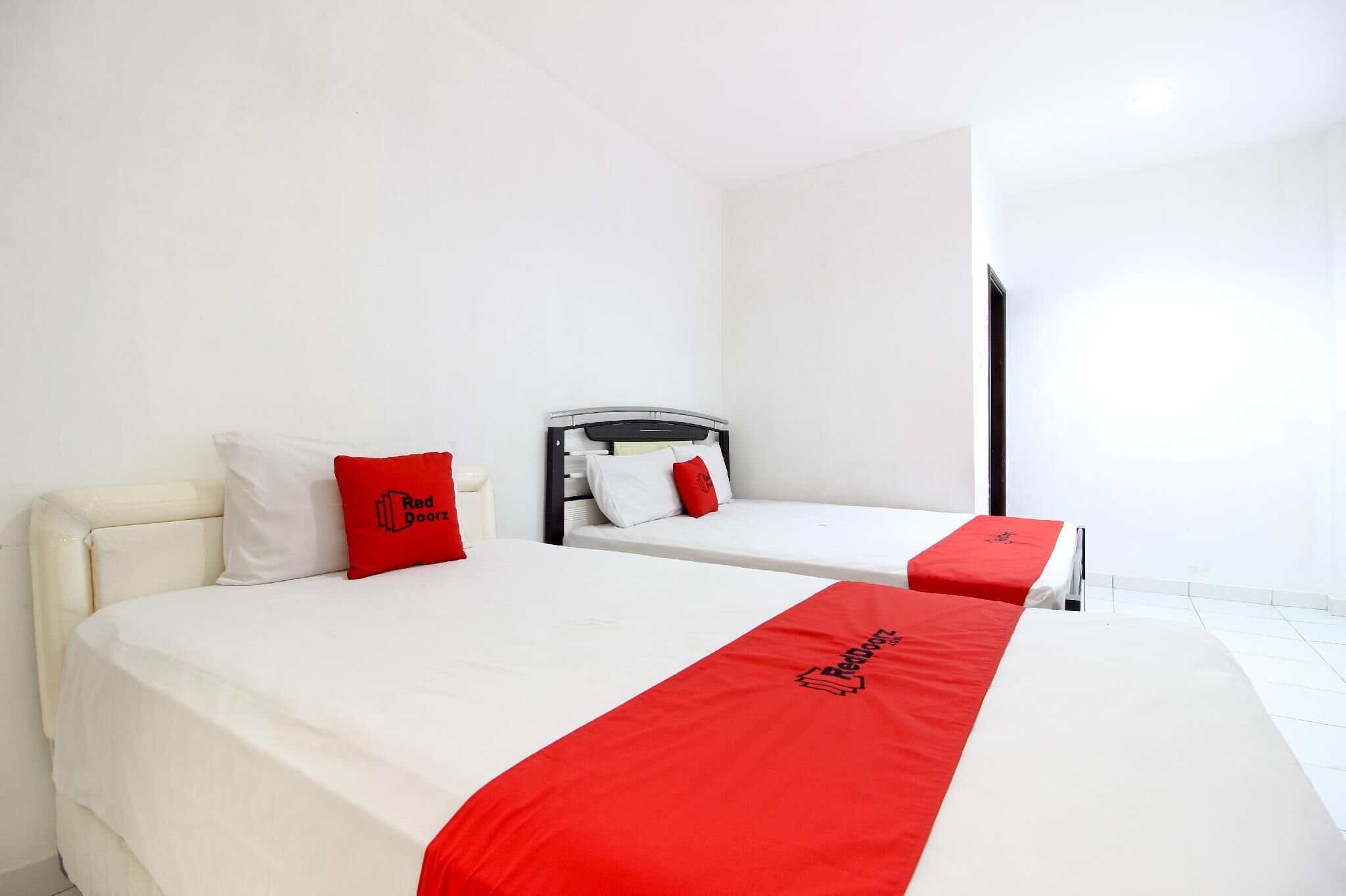 Escritorio, wifi gratis, ropa de cama