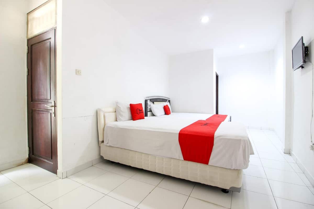 Escritorio, wifi gratis, ropa de cama
