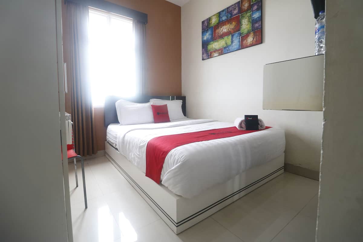 Double Room | Desk, free WiFi, bed sheets