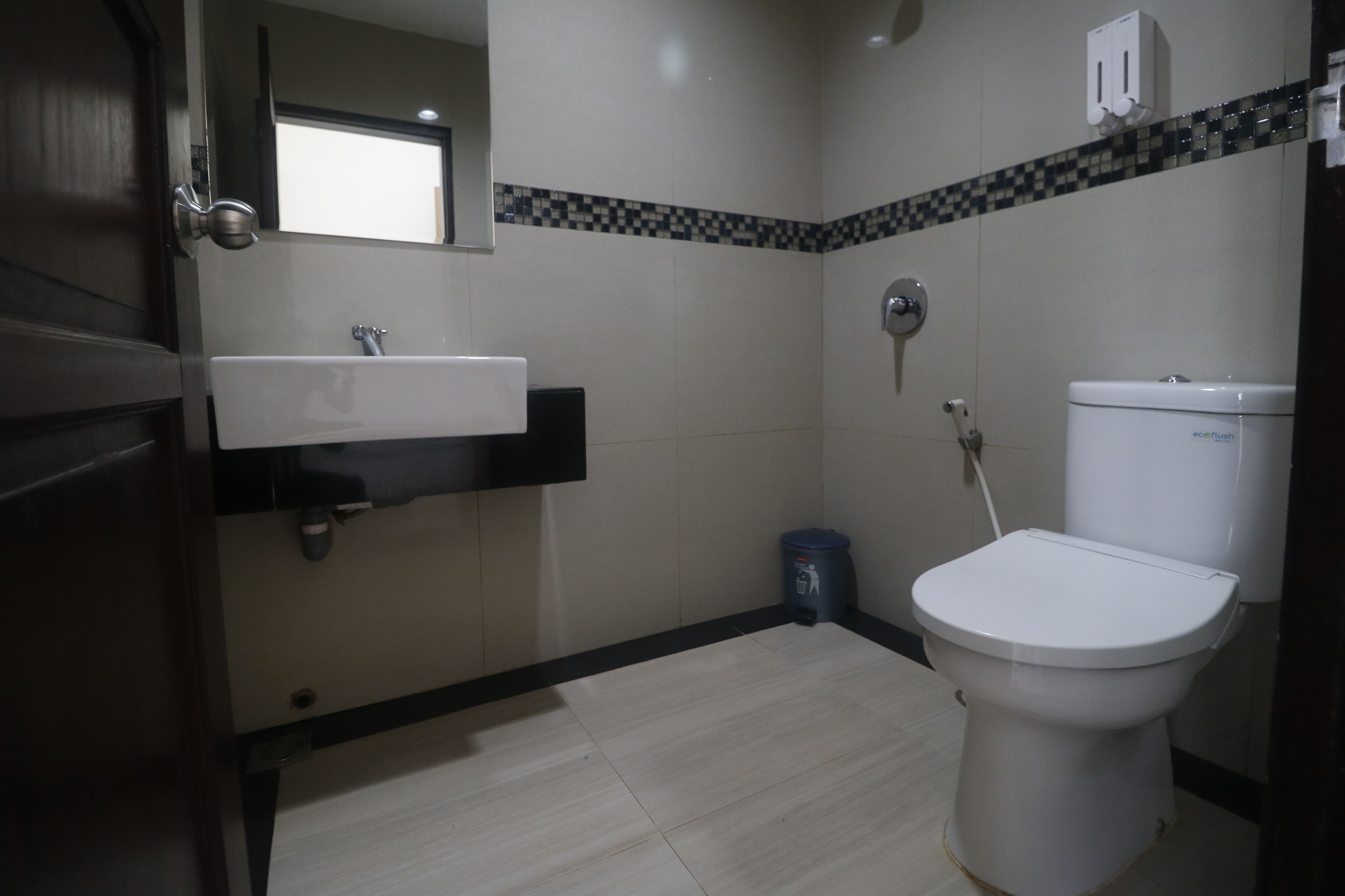 Double Room | Bathroom | Shower, free toiletries, towels