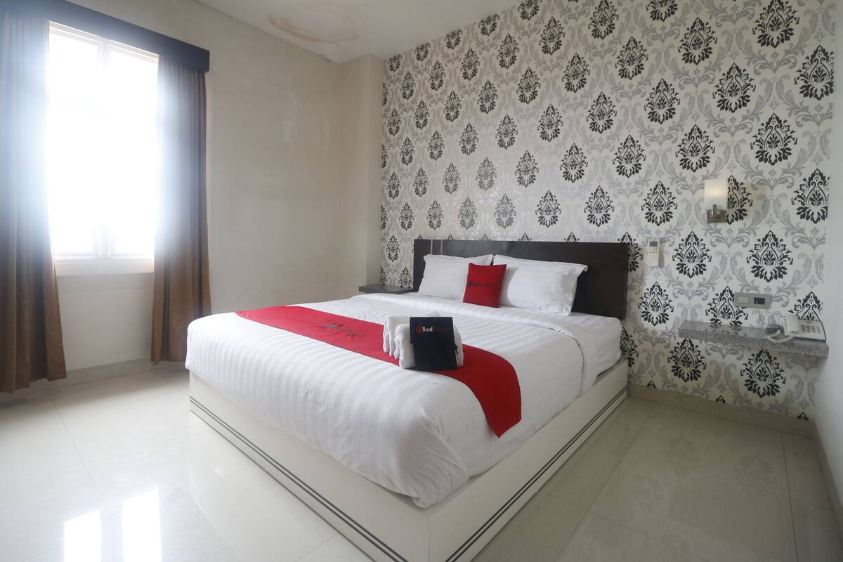 Executive Room | Desk, free WiFi, bed sheets