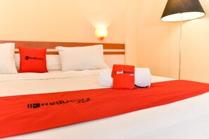 Escritorio, wifi gratis, ropa de cama