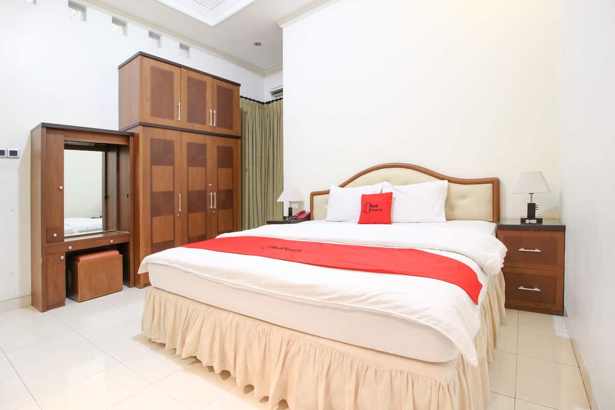 Deluxe Room | Desk, free WiFi, bed sheets
