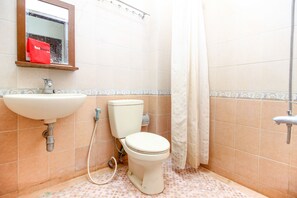 Buồng tắm vòi sen, đồ dùng nhà tắm miễn phí, khăn tắm 