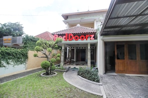 Exterior - RedDoorz Plus @ Tegal Panggung (Yogyakarta)