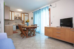 Apartment, 2 Schlafzimmer | Wohnbereich
