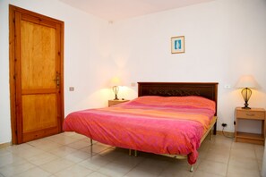2 habitaciones, cunas, wifi gratis y ropa de cama 