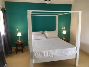 Design Double Room | In-room safe, individually decorated, individually furnished, desk - Pole Pole Beach House (Watamu)