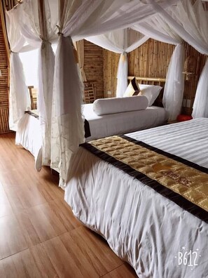 Minibar, escritorio, sistema de insonorización y wifi gratis