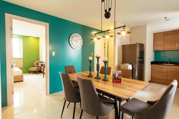 Executive Room, 2 Bedrooms | Living room | Flat-screen TV