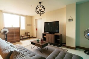 Executive Room, 2 Bedrooms | Living room