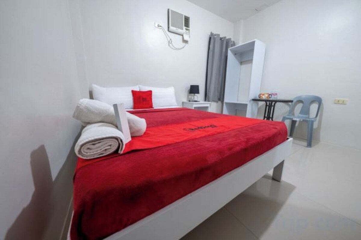 RedDoorz Standard Room