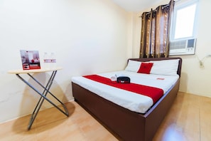 Double Room | Desk, free WiFi, bed sheets