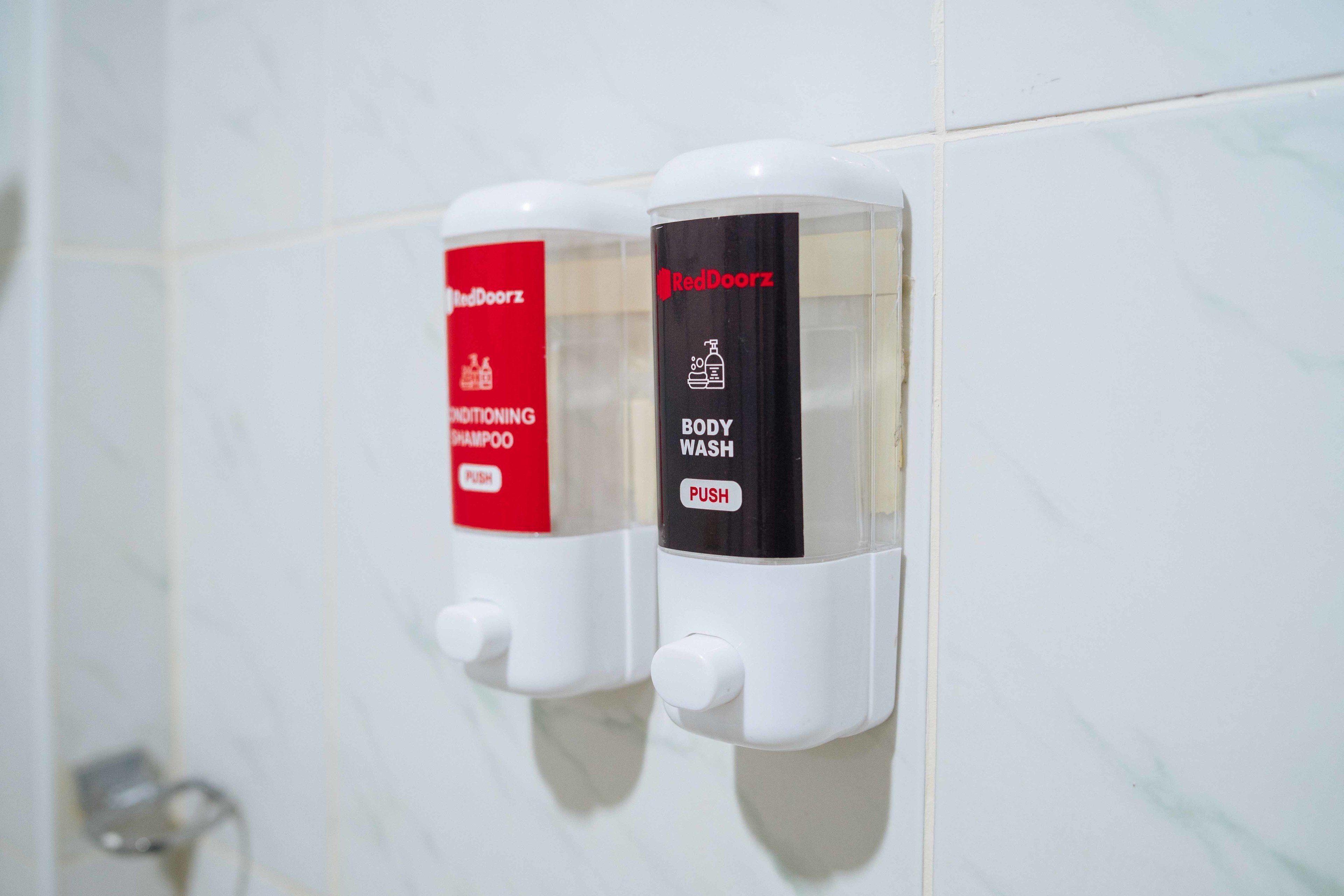 double room | bathroom | shower, free toiletries, towels