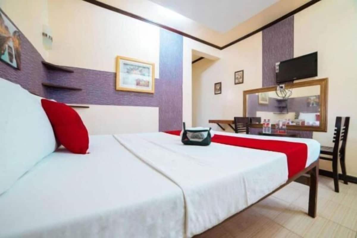 Desk, free WiFi, bed sheets