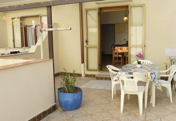 Appartement, plusieurs lits, non-fumeur, vue ville | Terrasse/Patio