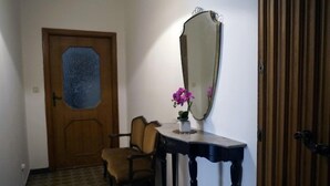 Departamento, varias camas, para no fumadores, vista a la ciudad | Servicios de la habitación