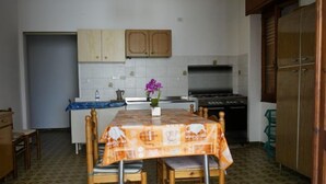 Departamento, varias camas, para no fumadores, vista a la ciudad | Servicio a la habitación