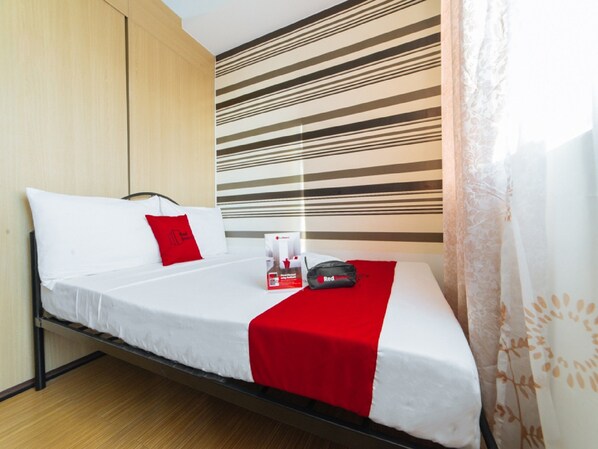 Desk, free WiFi, bed sheets