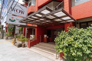 Property entrance - RedDoorz Plus @ V. Mapa Extension Santa Mesa (Manila)