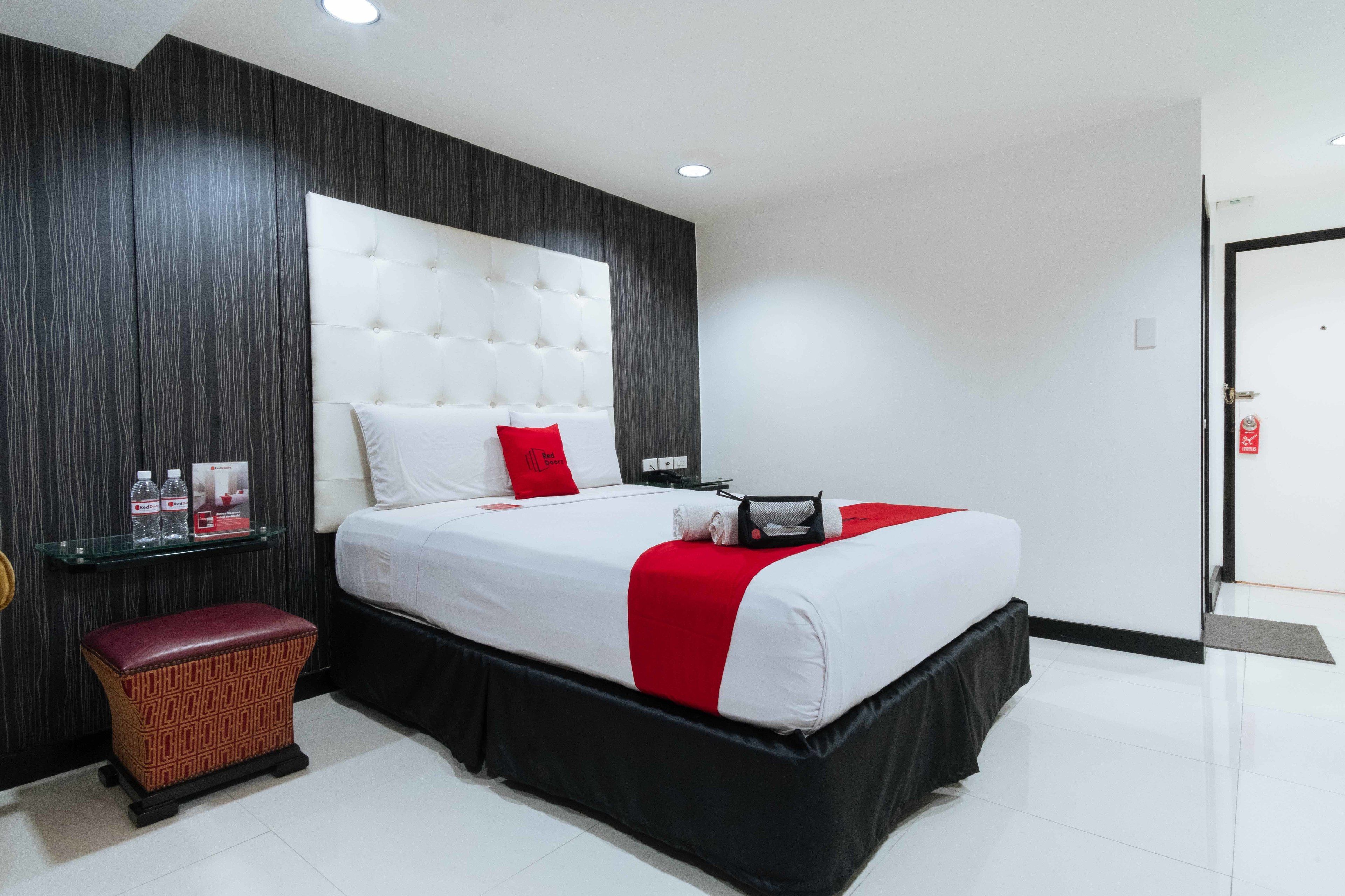 double room | free wifi, bed sheets